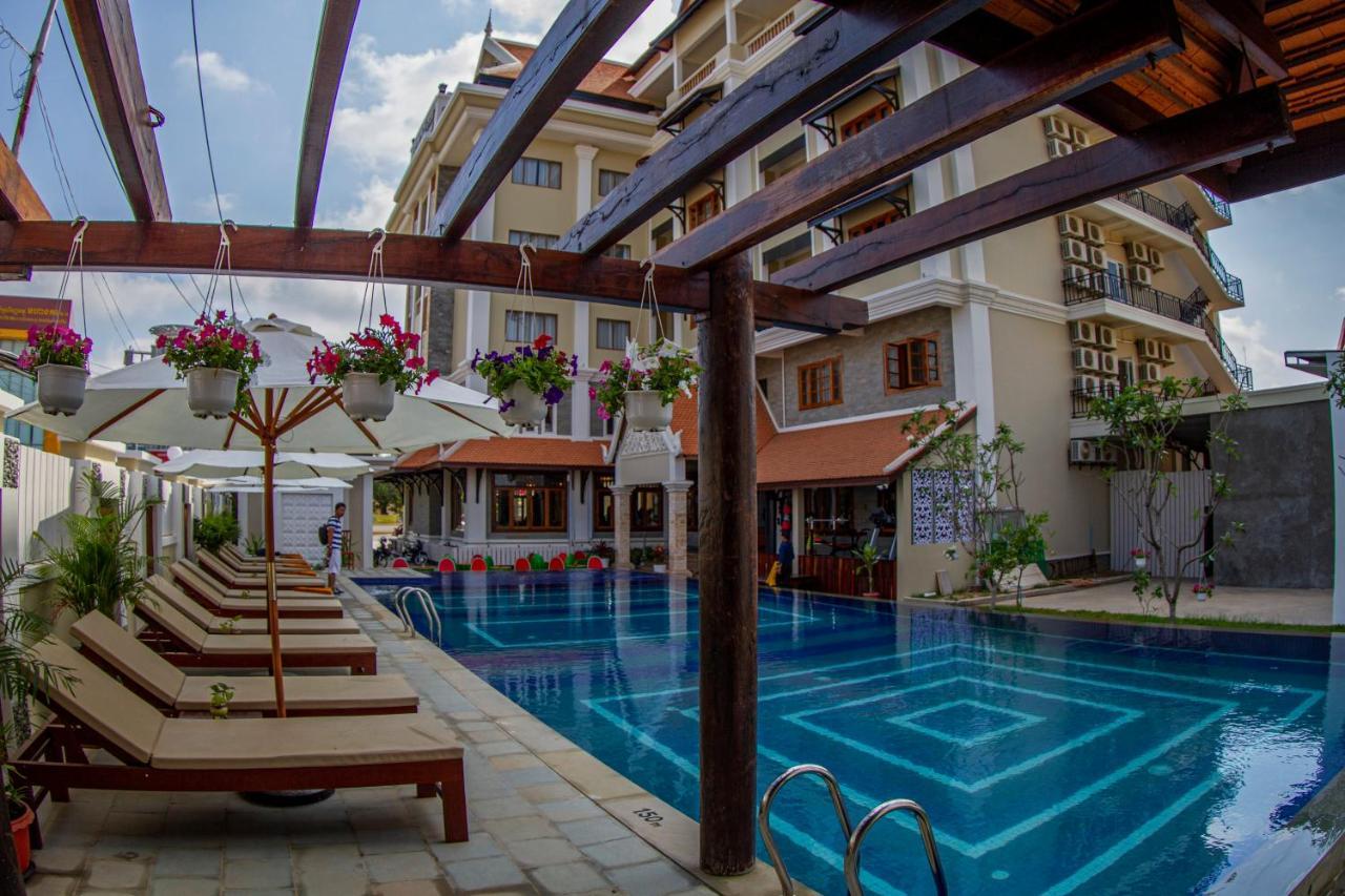 Kampong Thom Palace Hotel Buitenkant foto