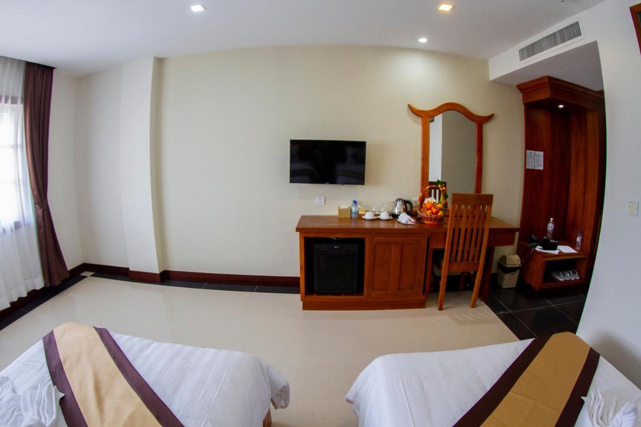 Kampong Thom Palace Hotel Buitenkant foto