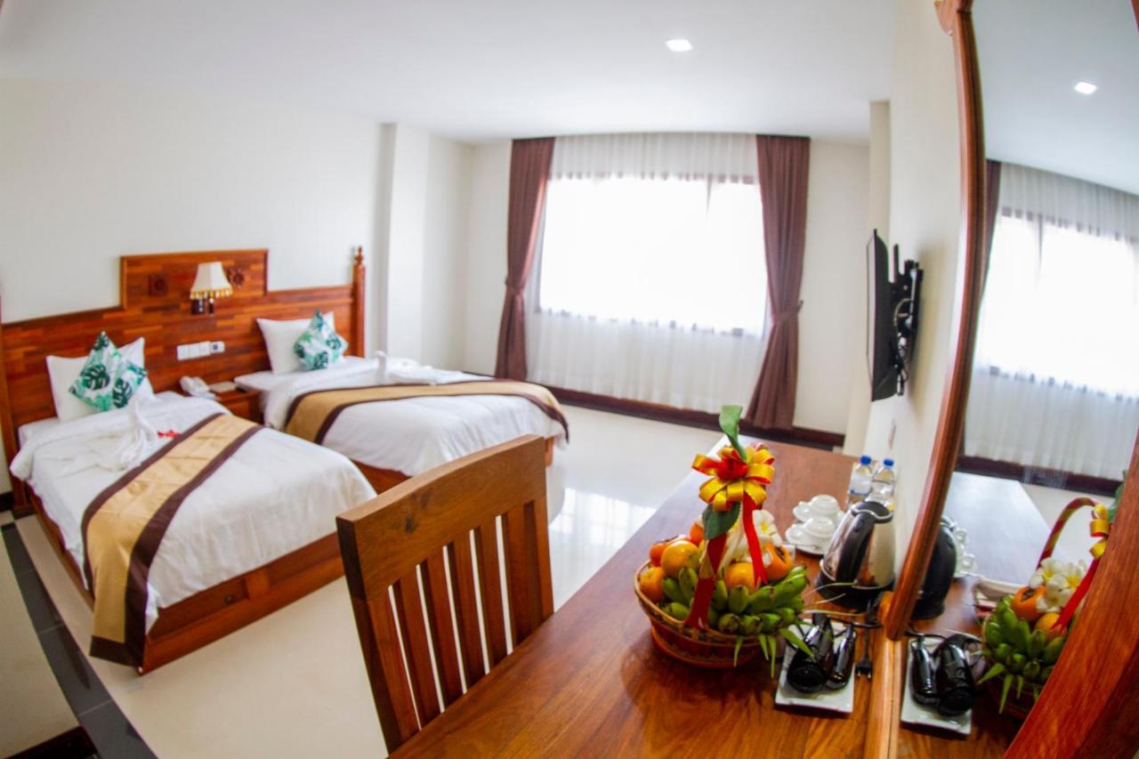 Kampong Thom Palace Hotel Buitenkant foto