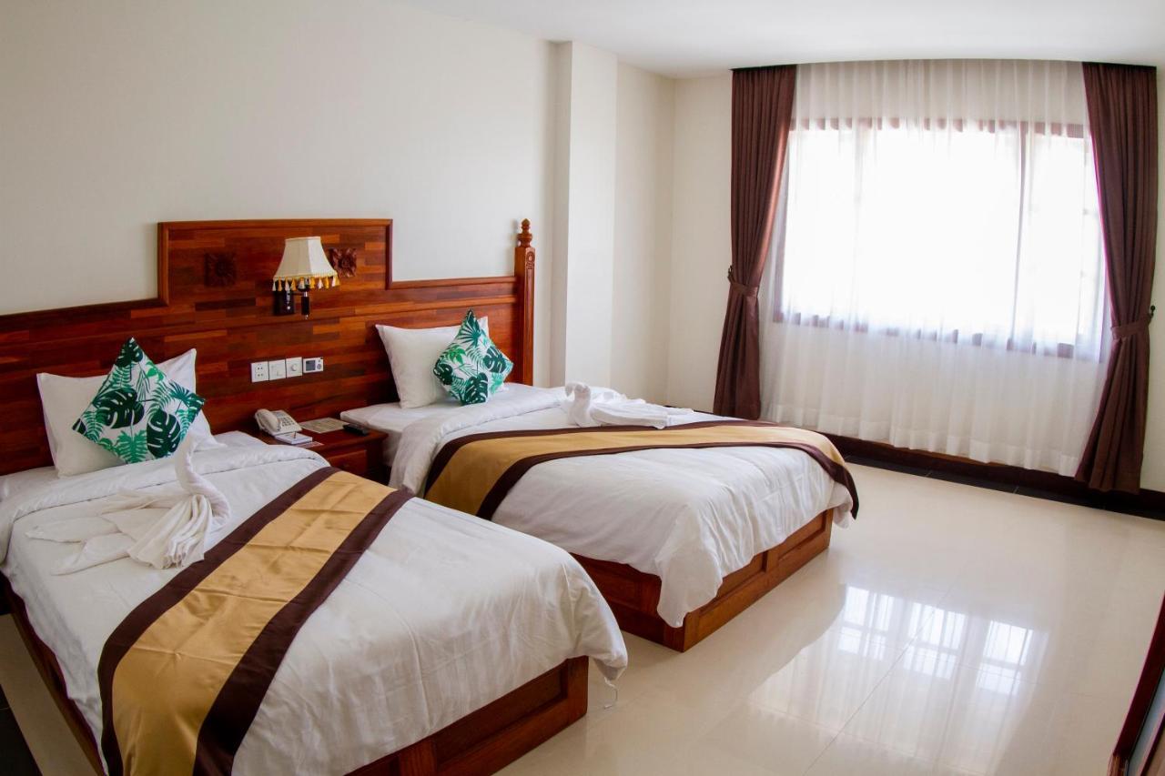 Kampong Thom Palace Hotel Buitenkant foto