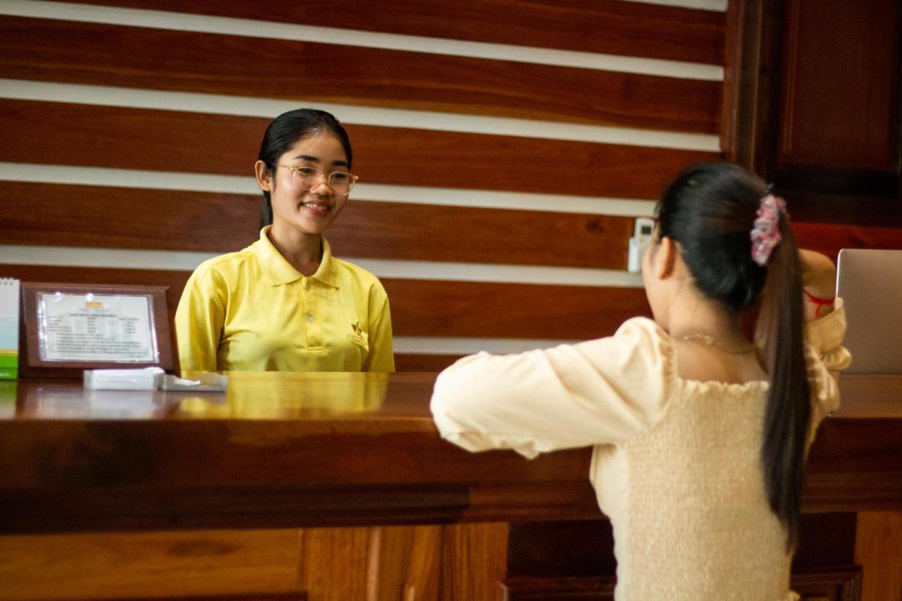 Kampong Thom Palace Hotel Buitenkant foto